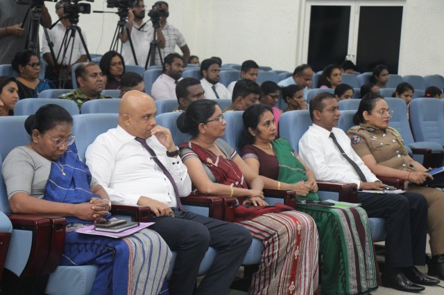 විෂ මත්ද්‍රව්‍ය මුලිනුපුටා දැමීම සඳහා වන “රටම එකට ජාතික මෙහෙයුම” වැඩසටහනට සමගාමීව දිස්ත්‍රික් මෙහෙයුම් සභාව ස්ථාපිත කිරීම