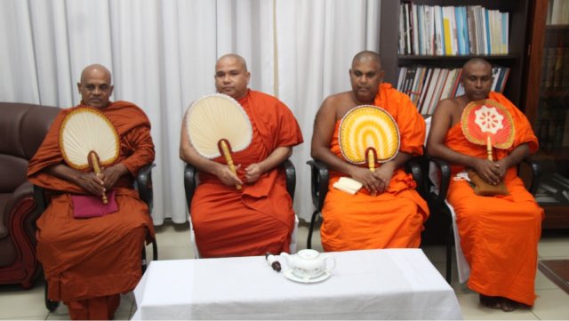 රත්නපුර නව දිසාපති / දිස්ත්‍රික් ලේකම් රාජකාරී අරඹයි